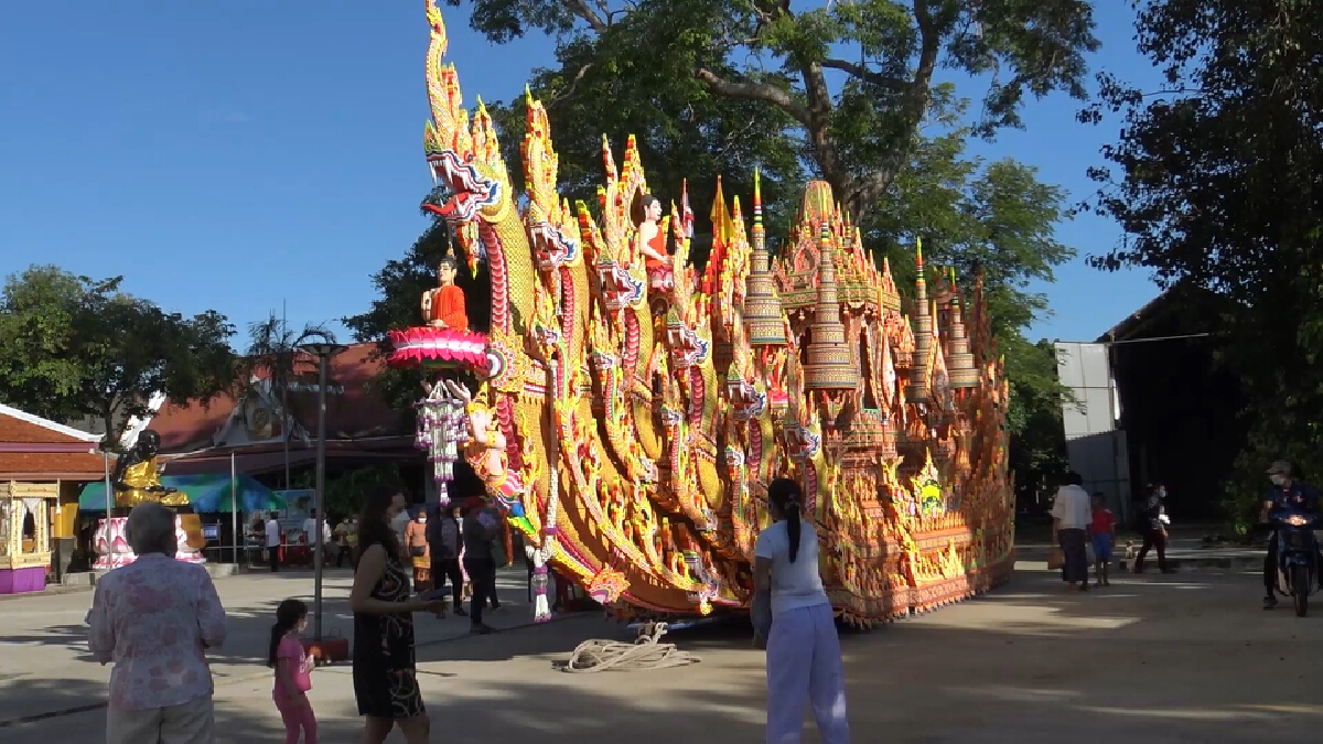 ประชาชนร่วมสืบสานประเพณีลากพระ-ตักบาตรเทโว