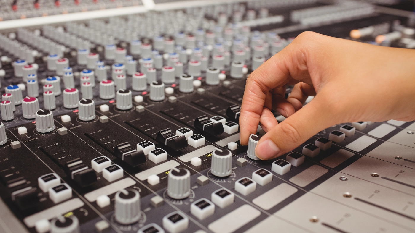 Mixer ที่ใช้ในห้องบันทึกเสียง