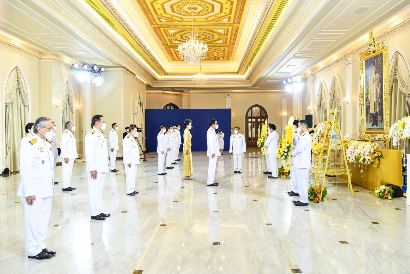 นายกฯ วางพวงมาลาและถวายบังคม เนื่องในวันคล้ายวันสวรรคต ในหลวงร.๙