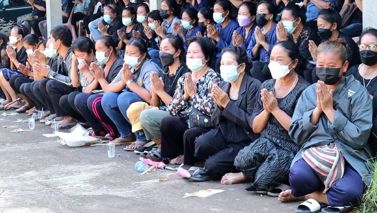 ชาวบ้านนับร้อยร่วมส่งวิญญาณ 2 พ่อลูก การุณยฆาต