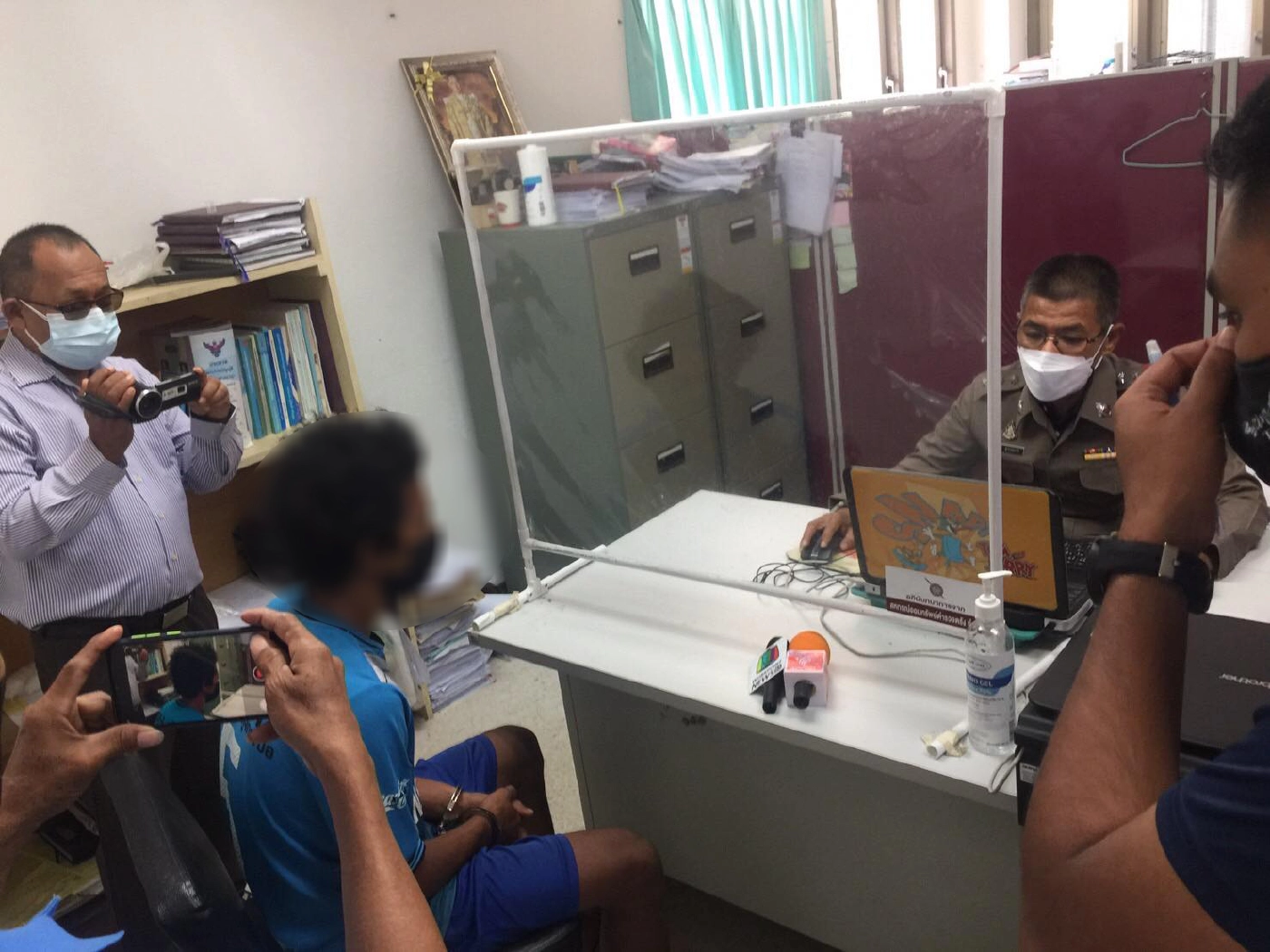 รวบแล้วโจ๋ตระเวนขโมยต้นบอนสีกว่า 50 ครัวเรือน