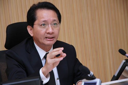  ธีระชัย ภูวนาถนรานุบาล อดีตรัฐมนตรีว่าการกระทรวงการคลัง