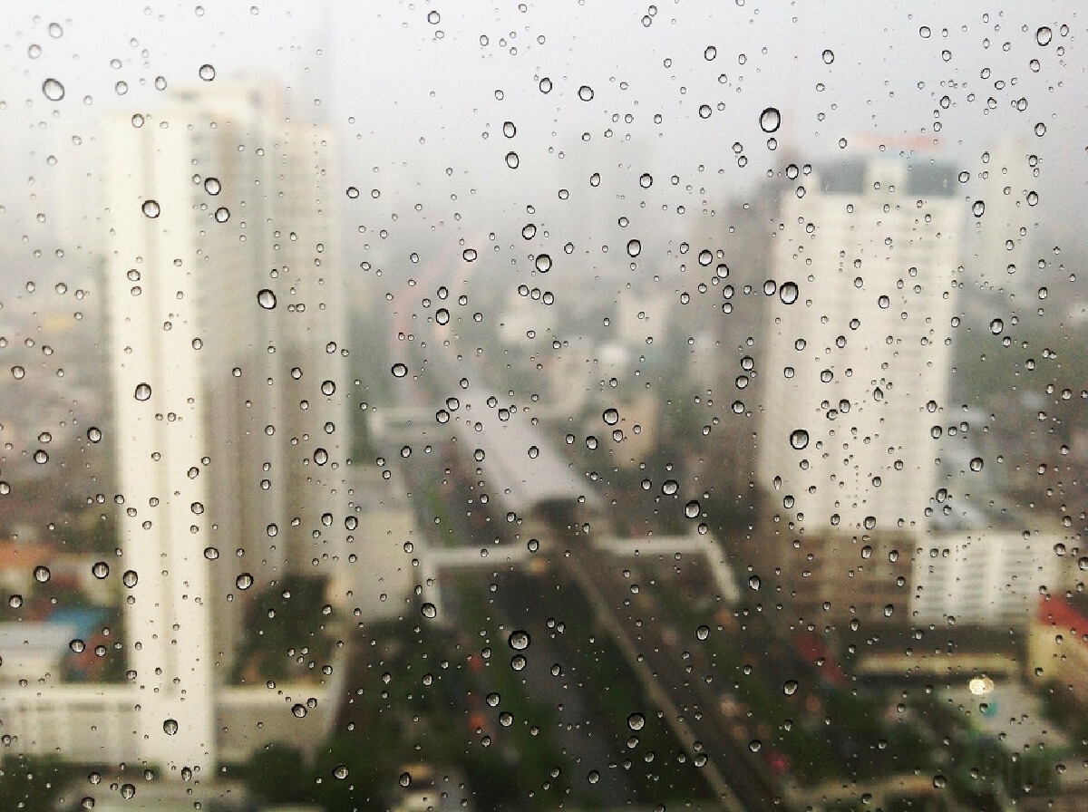 อุตุฯ เตือนสภาพอากาศ ฝนตกทั่วทุกภาคในวันพรุ่งนี้ (17 ต.ค.)