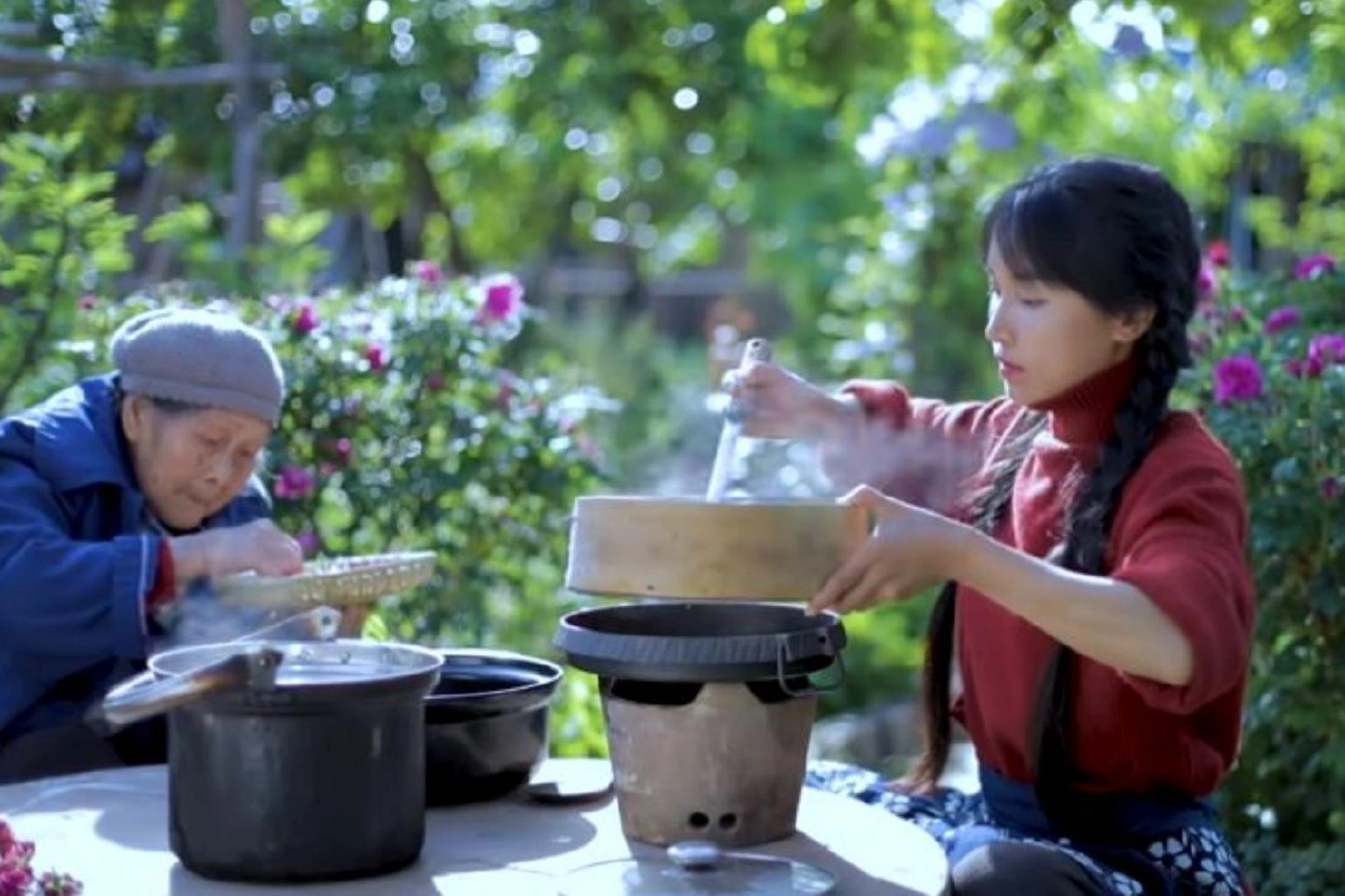 หลี่จื่อชวี่ ยูทูบเบอร์สาวงามที่ทำให้โลกหลงรักวิถีชนบทจีน