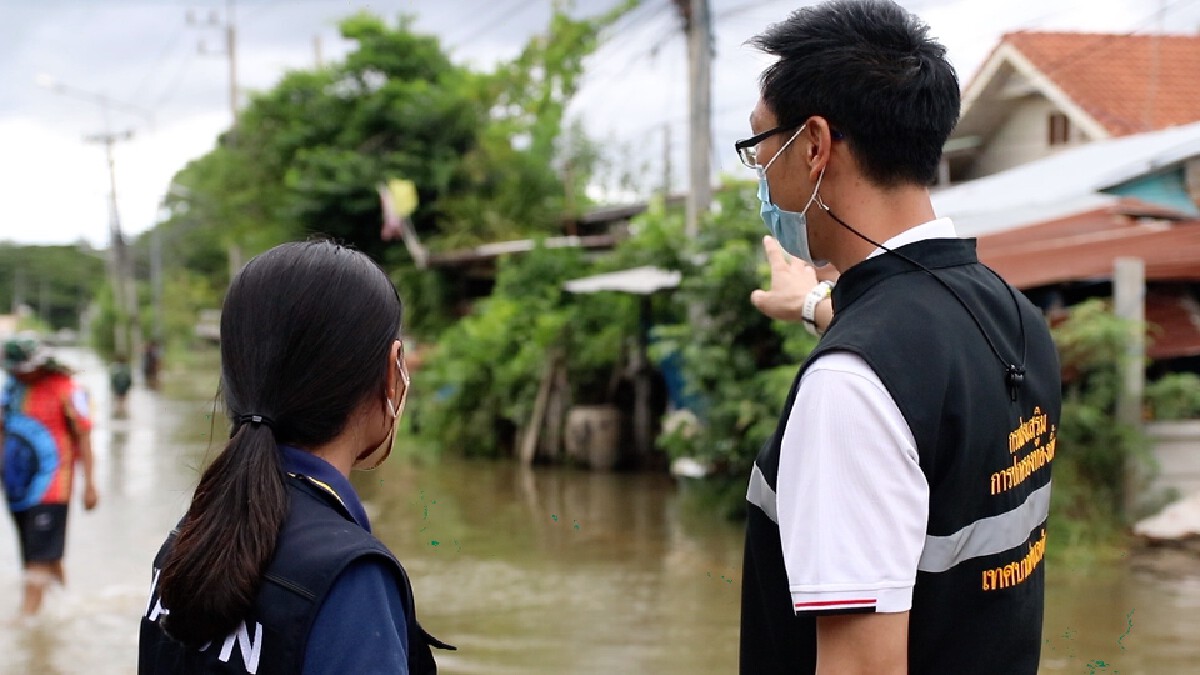 นายกฯท่าพระ สั่งอพยพชาวบ้านจัดสรรชุดสุดท้าย ก่อนน้ำหนุนสูงรถเข้าไม่ได้