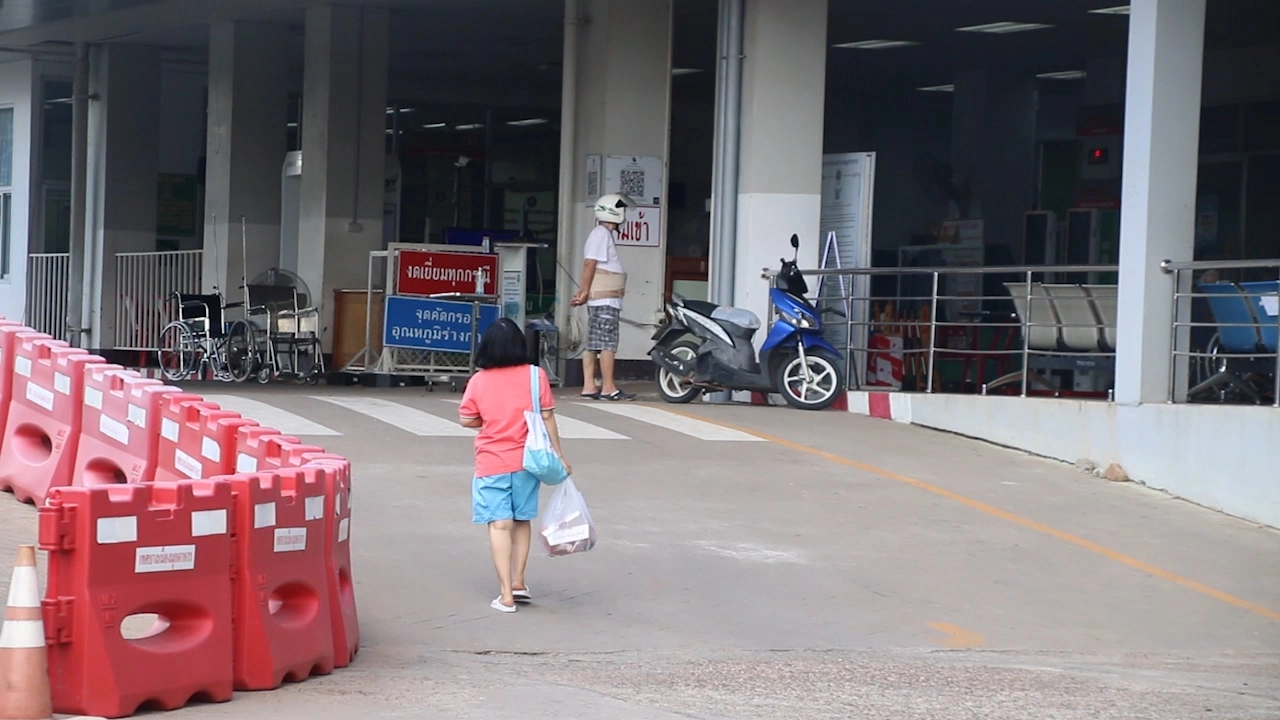 พบคลัสเตอร์ใหม่ รพ.มุกดาหาร ติดเชื้อสะสม 10 ราย