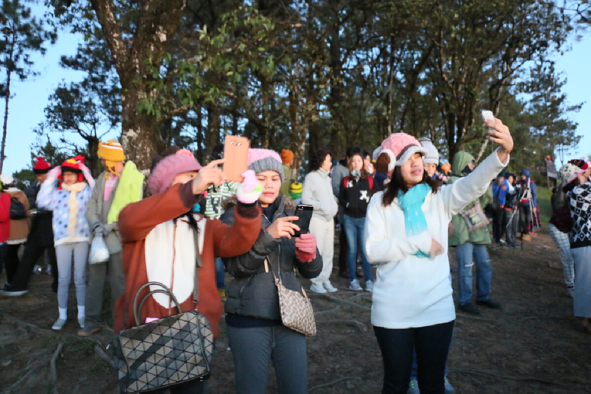ภูเรืออุณหภูมิแตะ 15 องศาฯ รับเปิดประเทศ นทท.แห่ชมทะเลหมอก