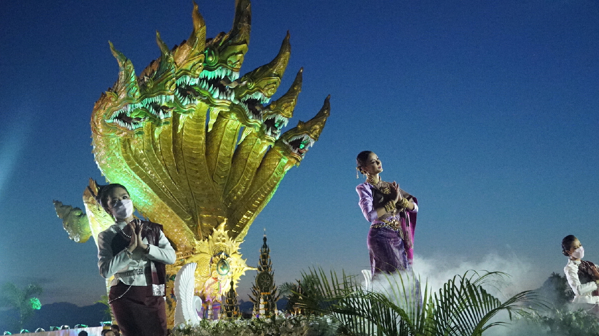 "อแมนดา"มิสยูนิเวิร์สไทยแลนด์ร่วมรำบวงสรวงบั้งไฟพญานาค