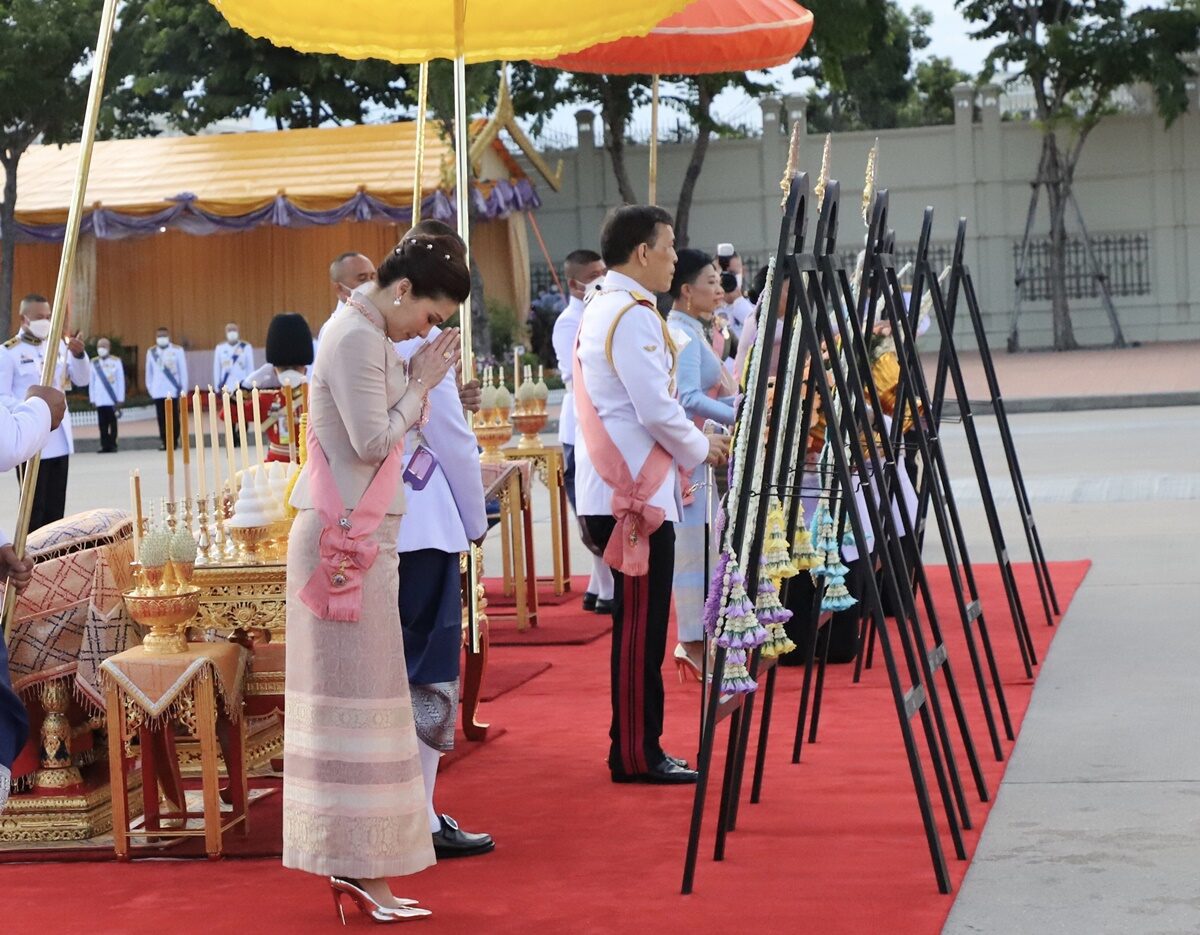 ในหลวงเสด็จฯ ทรงบำเพ็ญพระราชกุศล เนื่องในวันปิยมหาราช