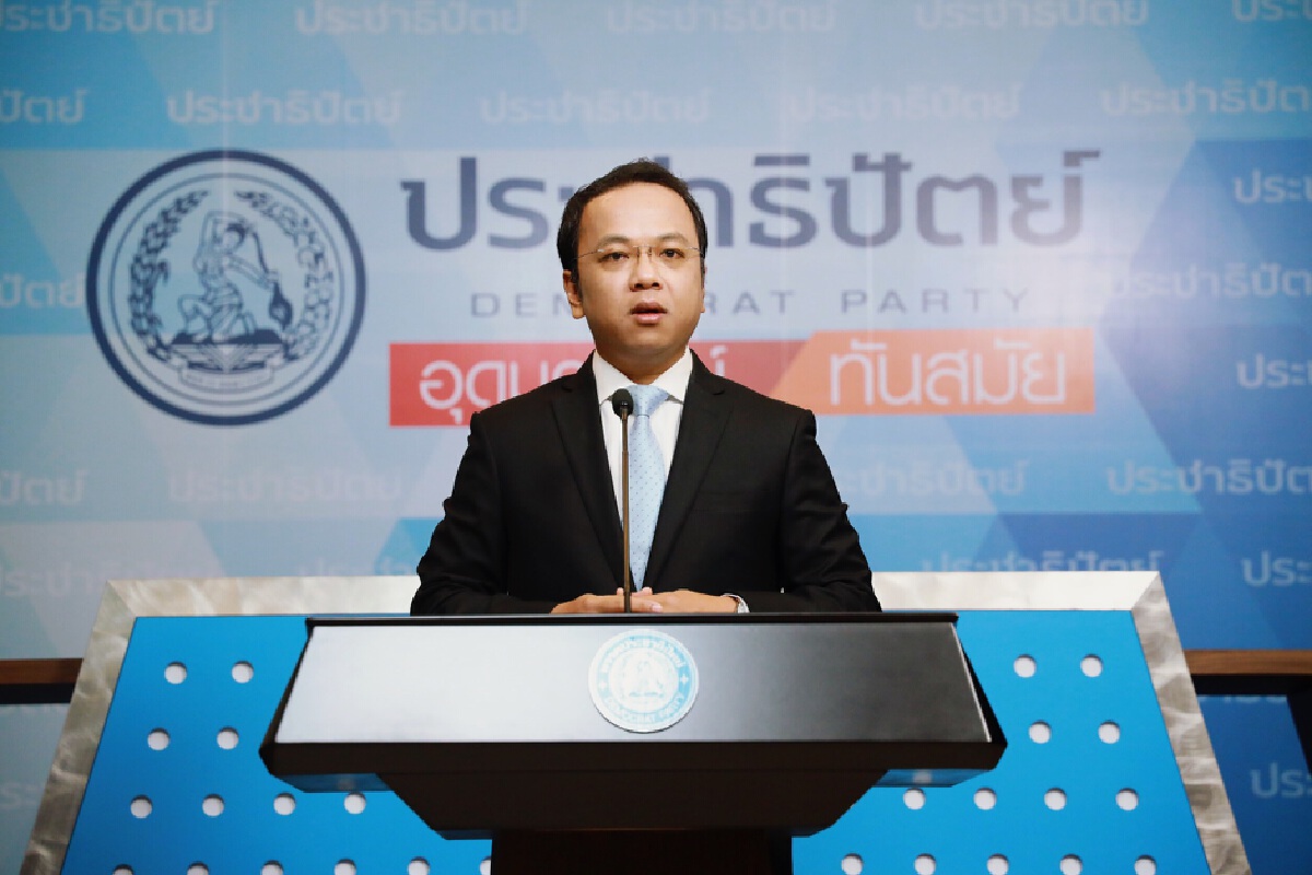นายราเมศ รัตนะเชวง โฆษกพรรคประชาธิปัตย์