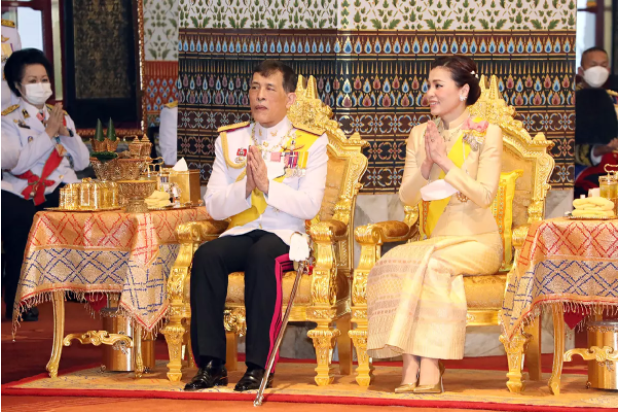 “ในหลวง-ราชินี” ทรงบำเพ็ญพระราชกุศลเนื่องในวันคล้ายวันสวรรคต ร.9
