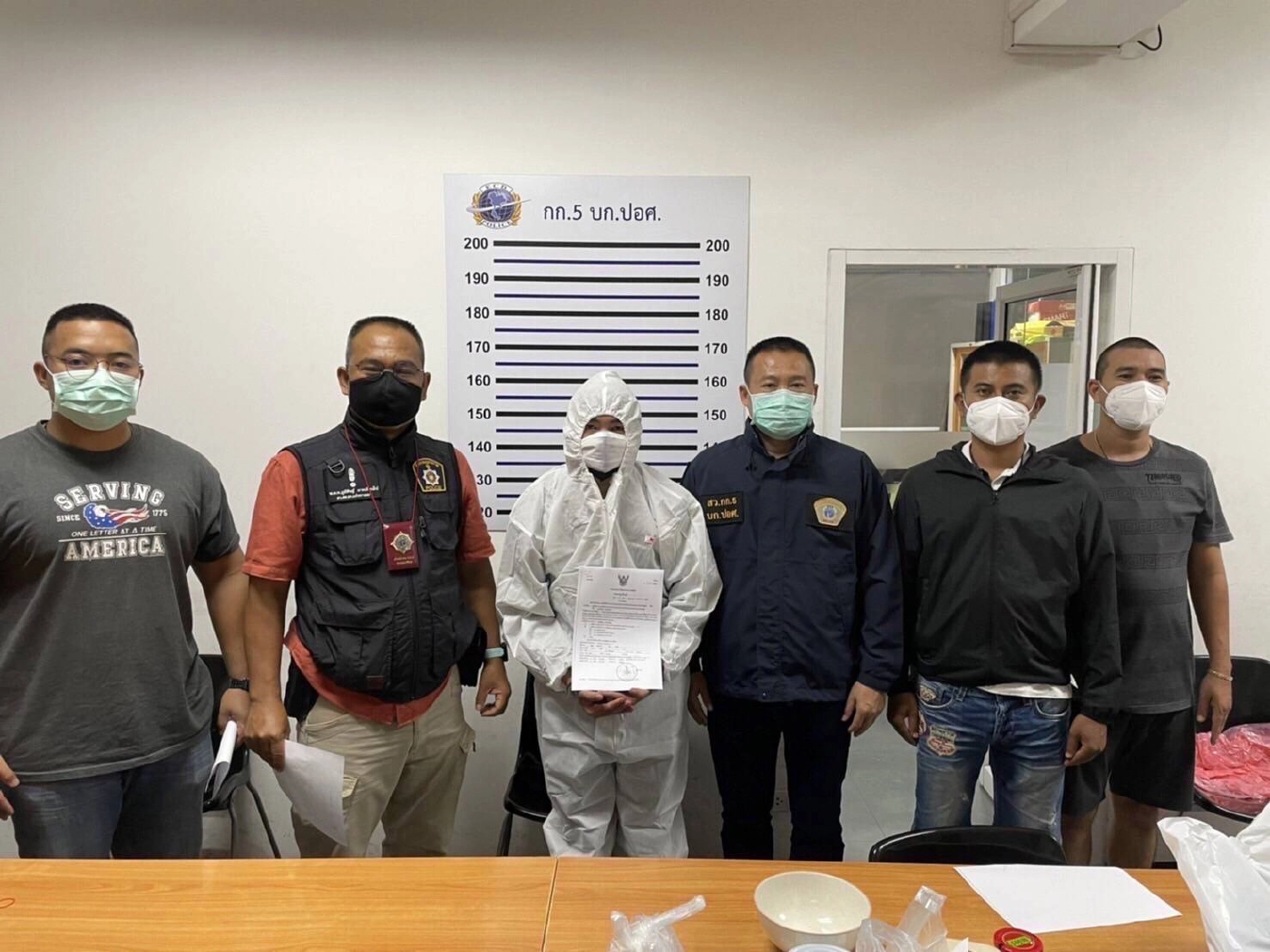 ตำรวจ ปอศ.รวบ 18 มงกุฏสะสมหมายจับ ตุ๋นขายยางรถออนไลน์