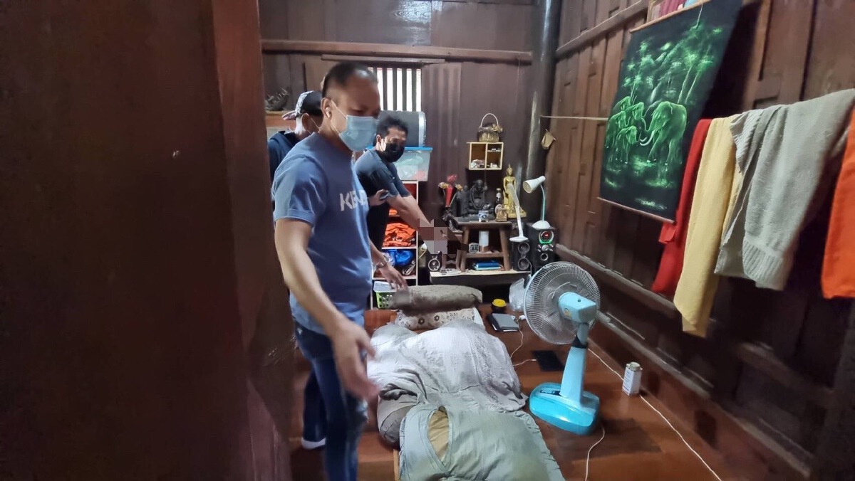 จับหนุ่มตกงานเอาปืนปากกาจำนำพระ ฉุนถูกด่าเลยขโมยมือถือพระแทน 