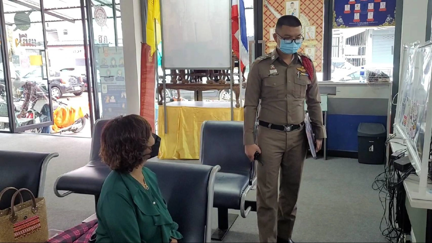 เตรียมออกหมายเรียก-ลูกค้าหัวร้อนผลักอกแม่ค้าผัดไทย