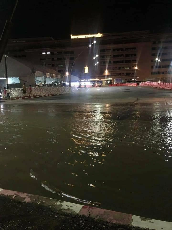 อัปเดตสถานการณ์น้ำท่วมบริเวณโรงพยาบาลมหาราช