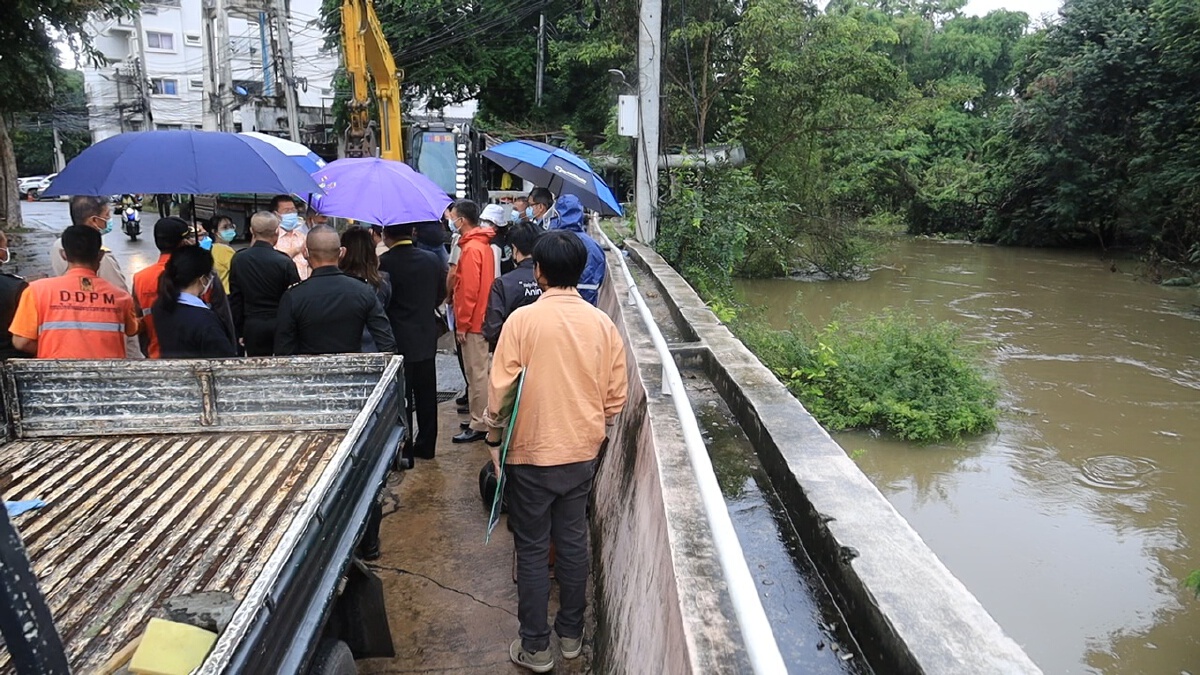 ลำตะคองทะลักท่วมมิตรภาพ บายพาสจม ผู้ว่าเตือนคนเมืองรับมือ