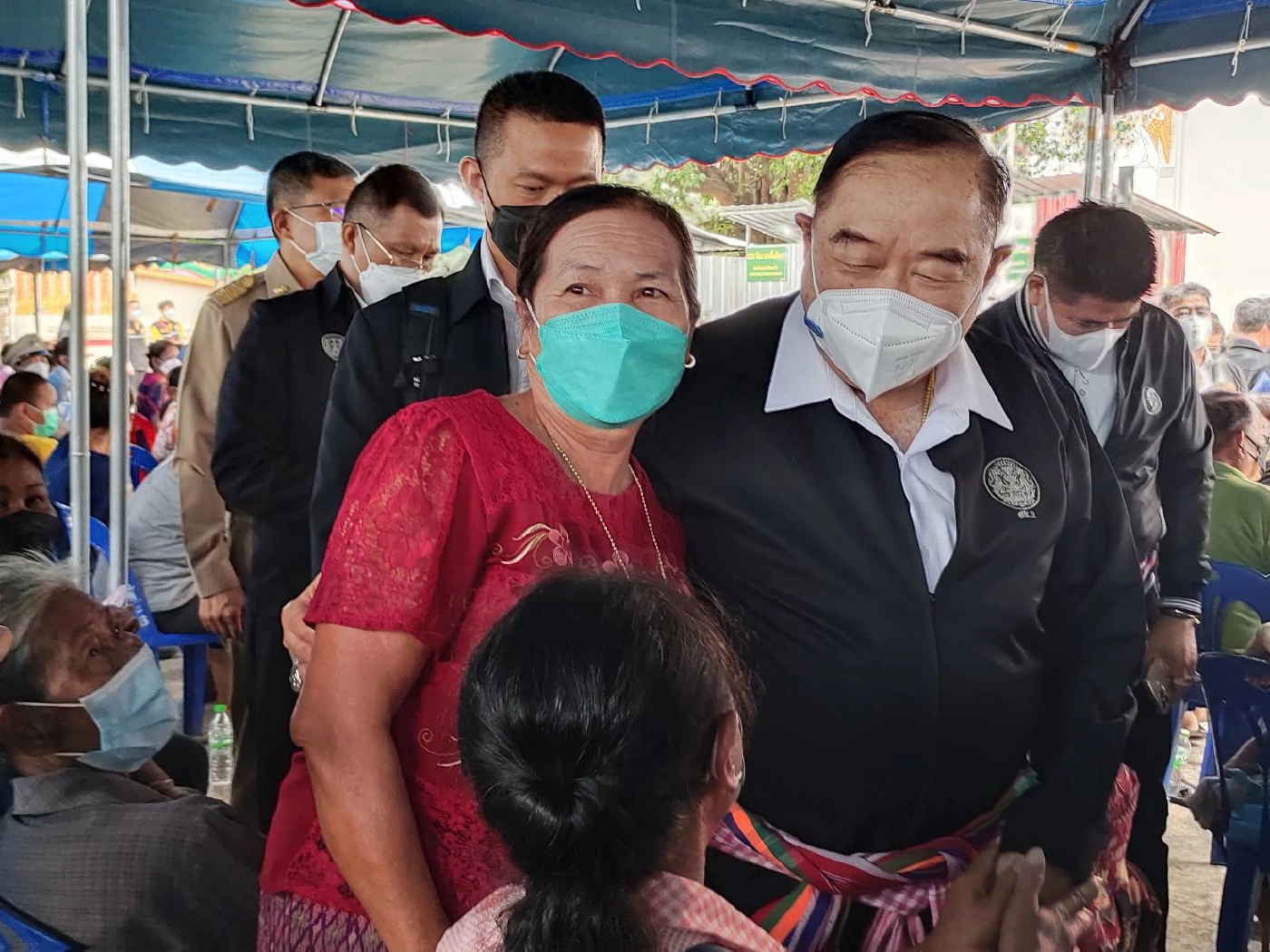 ลุงป้อม ห่วงประชาชน ลุยพื้นที่ตรวจน้ำท่วมจ.ขอนแก่น