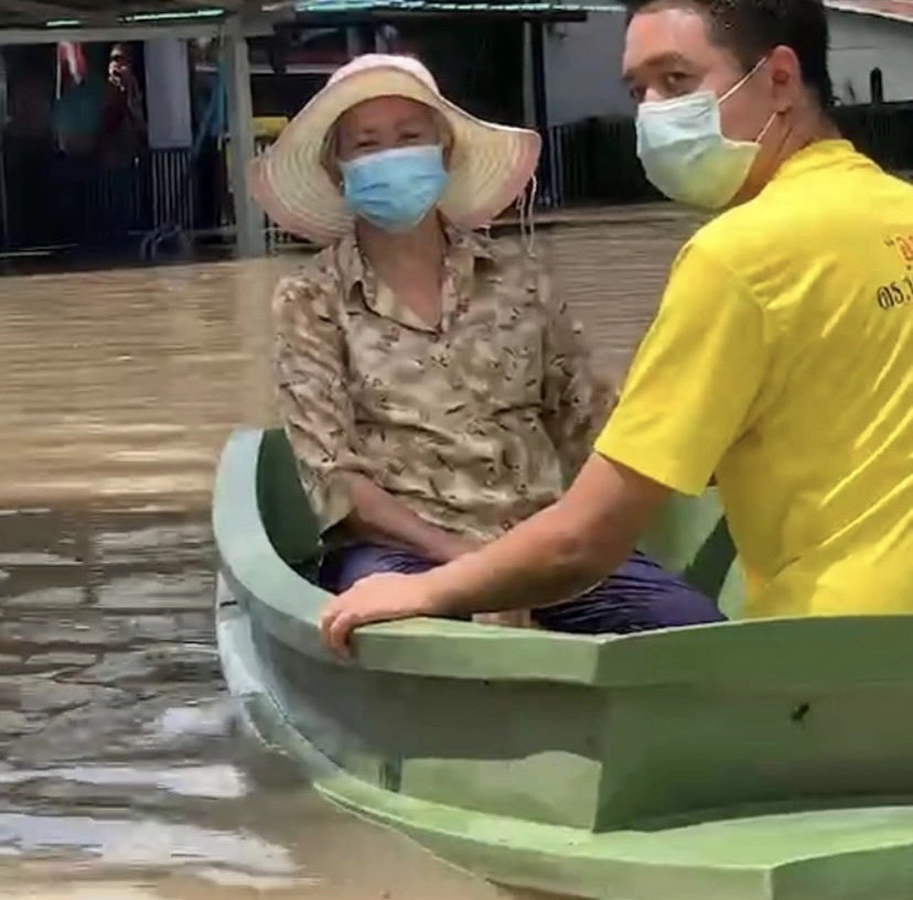 “มิกค์” แจงดราม่าทำไมแม่ ไม่มาอยู่กรุงเทพฯหลังบ้านที่สระบุรีน้ำท่วมหนัก