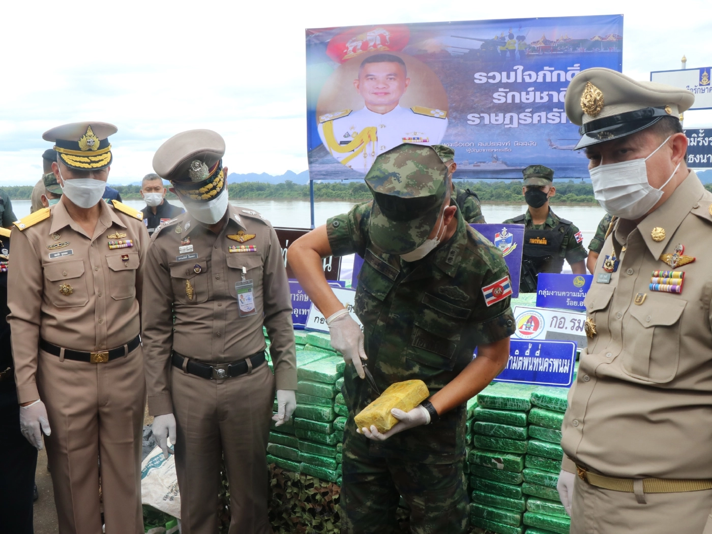 นรข. โชว์ผลงานจับกุมสิ่งผิดกฎหมาย ครึ่งแรกเดือน ต.ค. จับกุมได้จำนวนมาก
