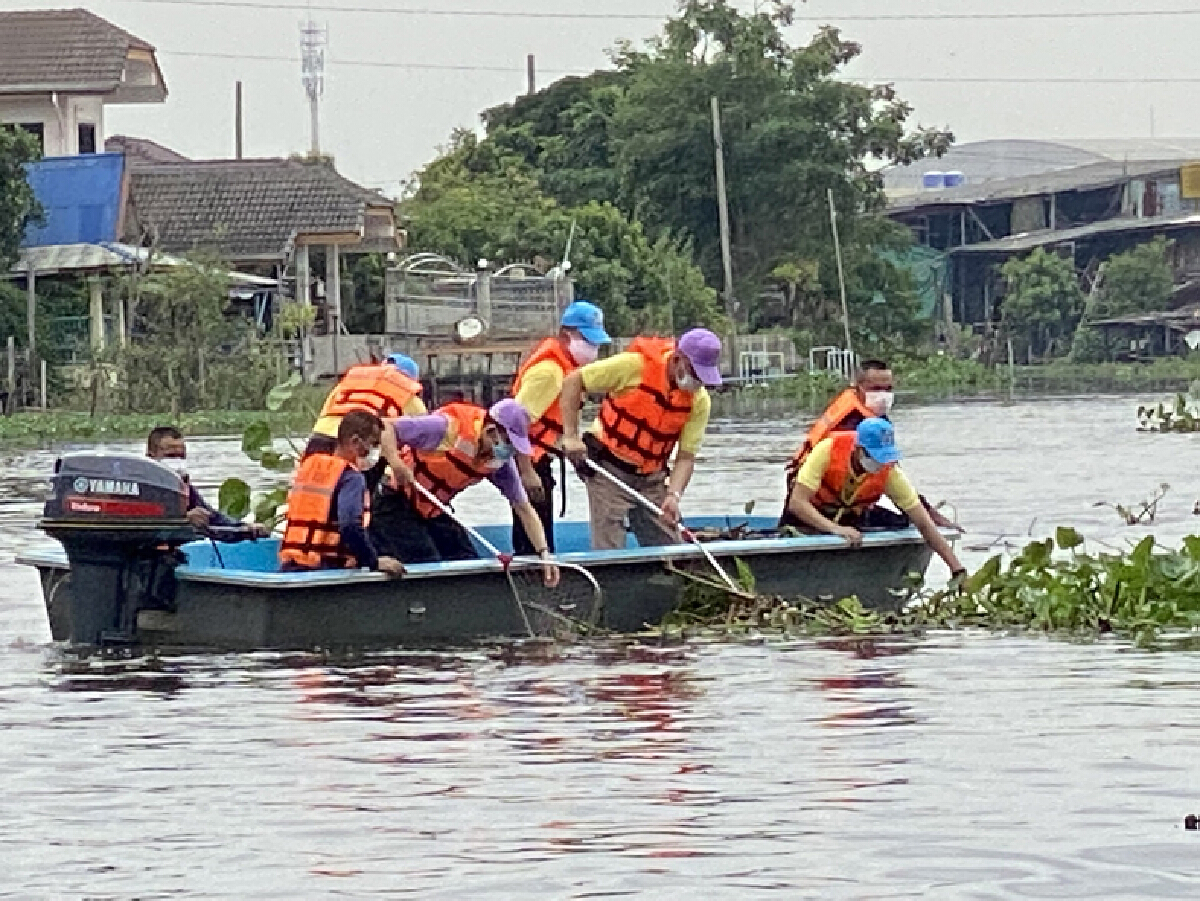 ผู้บัญชาการทหารเรือ ตรวจเยี่ยมชุดเฉพาะกิจเรือผลักดันน้ำ