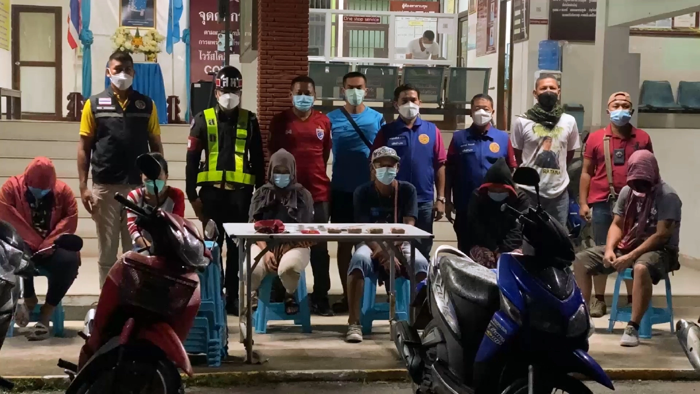 บุกจับบ่อนพนันโปปั่น กลางสวนยางบางกล่ำ