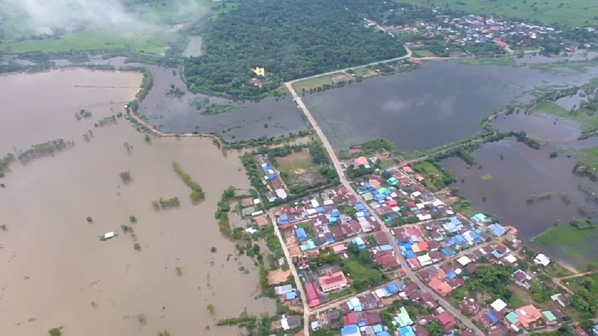 พนังชำรุดทำน้ำทะลักเข้าท่วมหมู่บ้าน อ.จังหาร