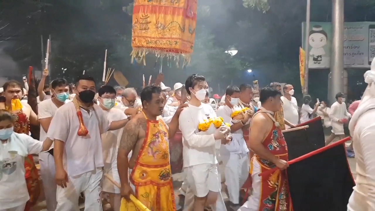 จุดประทัดส่งพระสนันเมือง ถือศีลกินผักภูเก็ต