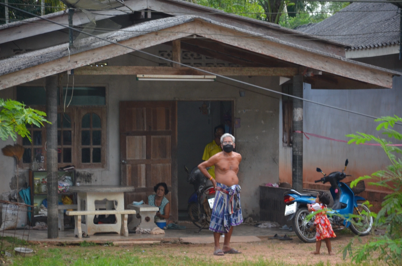 โวยหมู่บ้านถูกลืม ป่วยโควิดไร้การรักษา