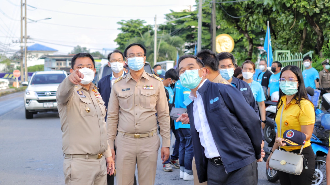 ปลัดกระทรวงการคลัง ลงพื้นที่มอบถุงยังชีพชุมชนริมน้ำ