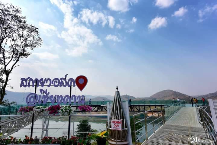 นักท่องเที่ยวนับพันทะลักเที่ยวเมืองเชียงคานช่วงวันหยุดยาว