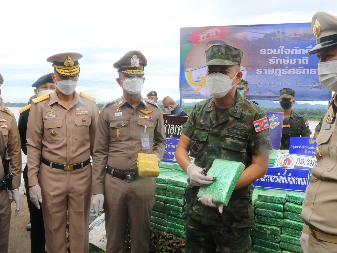 นรข. โชว์ผลงานจับกุมสิ่งผิดกฎหมาย ครึ่งแรกเดือน ต.ค. จับกุมได้จำนวนมาก