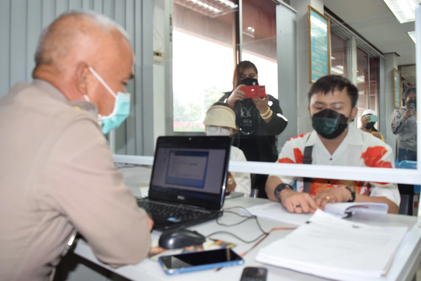 เหยื่อแชร์ออนไลน์บุกโรงพักแจ้งความเอาผิดท้าวแชร์เชิดเงินหนีกว่า  50 ล้าน