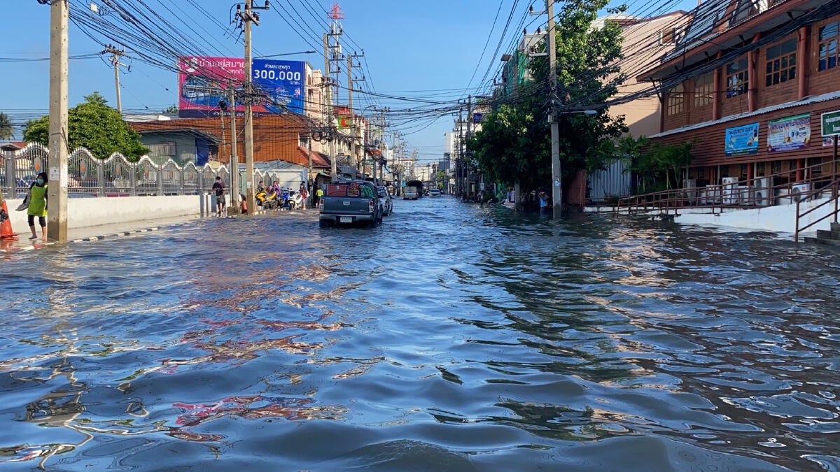 โกลาหล มวลน้ำลำตะคอง ทะลักท่วม รพ.มหาราชโคราช