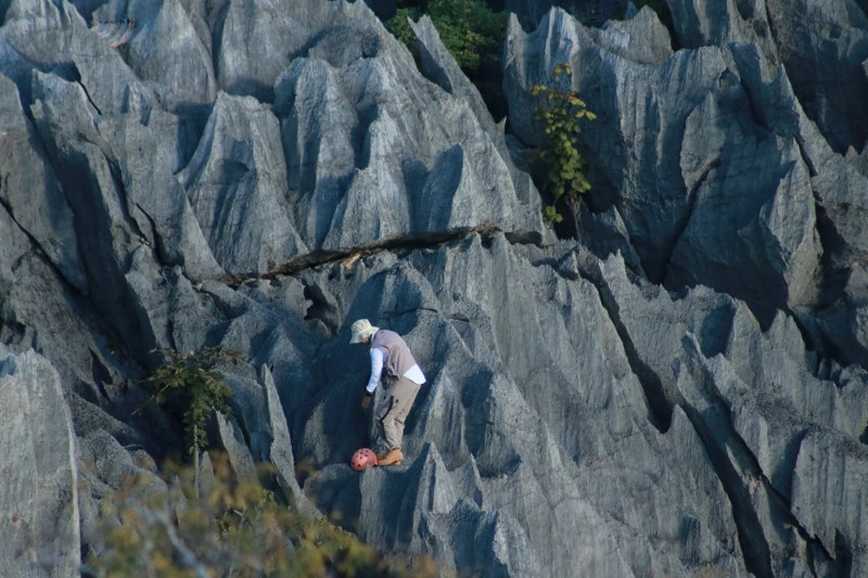 เที่ยวปีนเขาหินปูนล่องเรือตาหมื่น -อัญมณีแห่งบ้านมุง