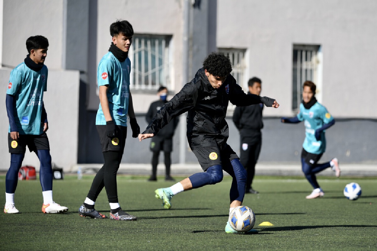 "ช้างศึก U23" ประเดิมซ้อมสนามจริง "โค้ชโม้"ชมความมุ่งมั่นแนวรุก