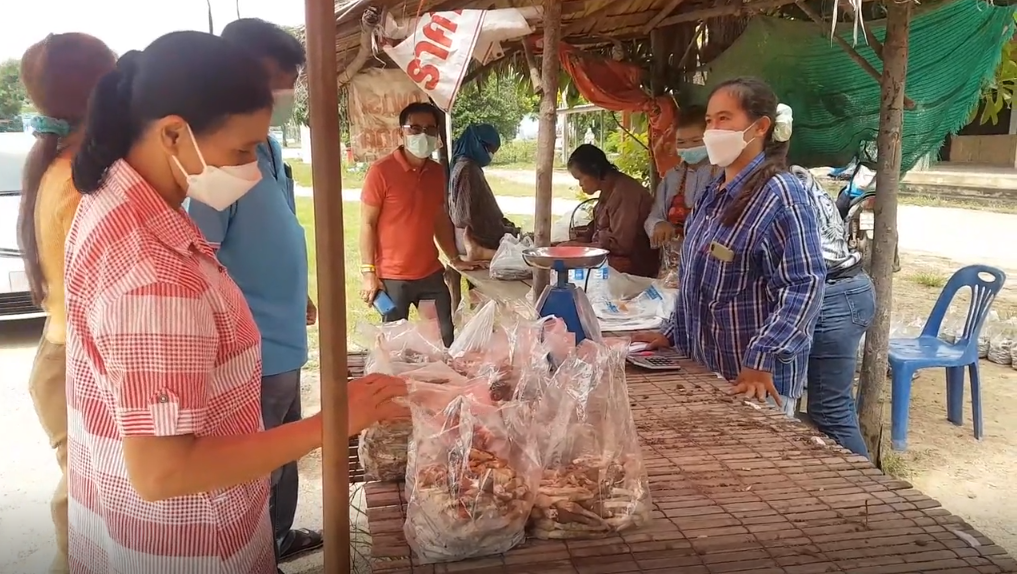 ‘เห็ดโคน‘ ทำเงินเกือบหมื่นต่อวัน ราคาสูงถึงกิโลกรัมละ 500 บาท