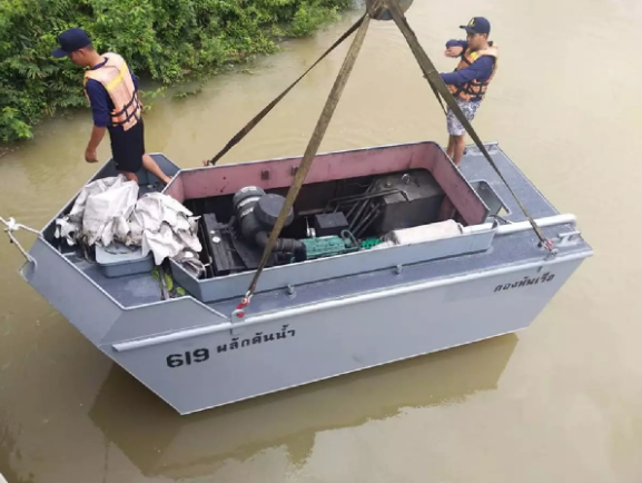 เรือผลักดันน้ำของกองทัพเรือ