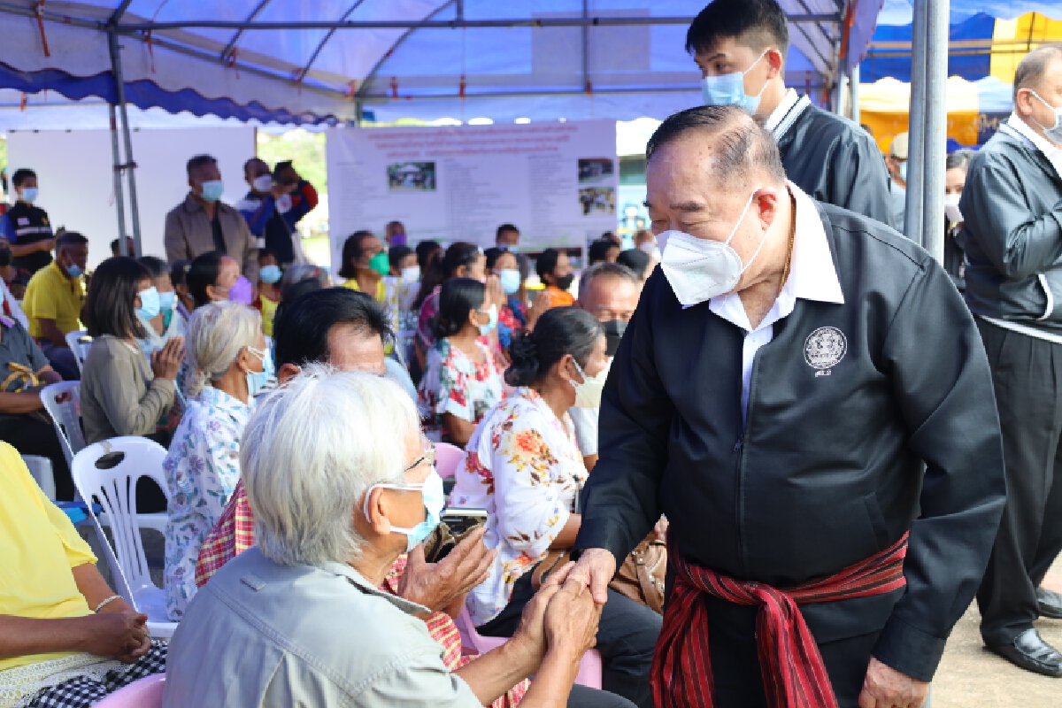 พล.อ.ประวิตร วงษ์สุวรรณ รองนายกรัฐมนตรีลงพื้นที่ตรวจน้ำท่วมที่จ.ขอนแก่น