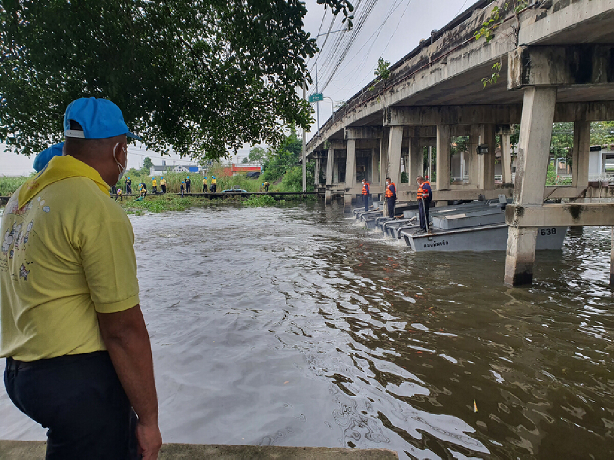 ผู้บัญชาการทหารเรือ ตรวจเยี่ยมชุดเฉพาะกิจเรือผลักดันน้ำ