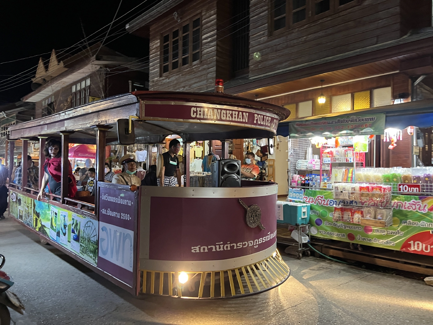 ถนนคนเดินเชียงคานยังคึกคักรับเปิดประเทศ