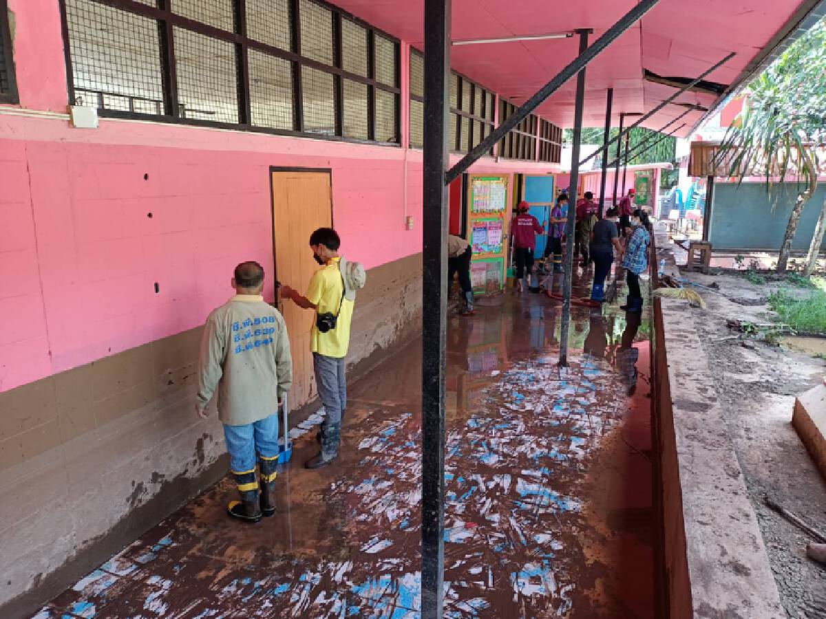 นาแห้วเร่งฟื้นฟูโรงเรียนหลังน้ำท่วมหนัก