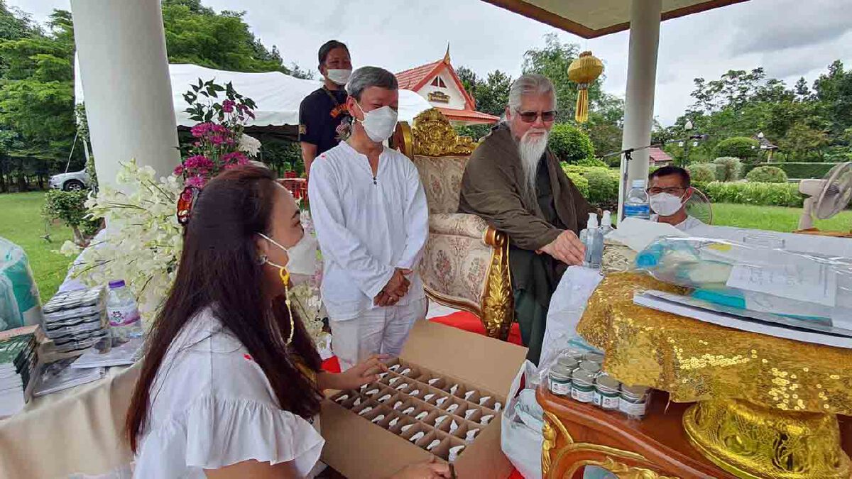 อดีตพระยันตระ แถลงอ้างยังไม่ได้สละสมณเพศ ไม่มีความเห็นพระภิกษุก้มกราบ