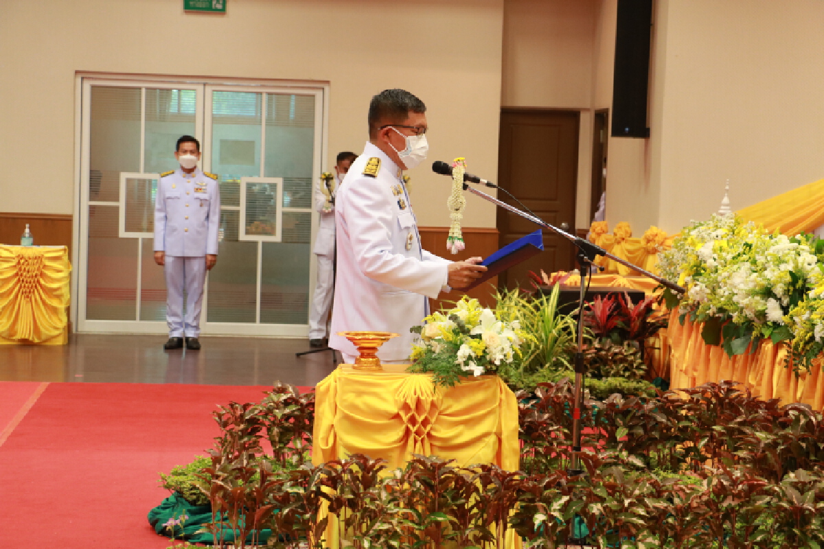 ผจว.ขอนแก่น วางพวงมาลาเนื่องในวันคล้ายวันสวรรคต ในหลวง ร.๙