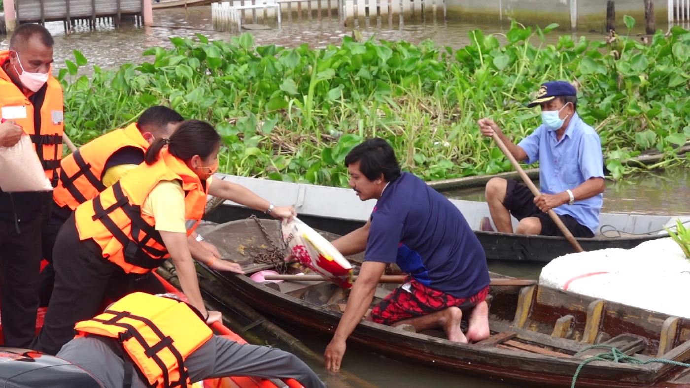 บิ๊กแจ๊สมอบหมายลูกสาวตรวจดูสถานการณ์น้ำเตรียมแผนเยียวยาหลังน้ำลด
