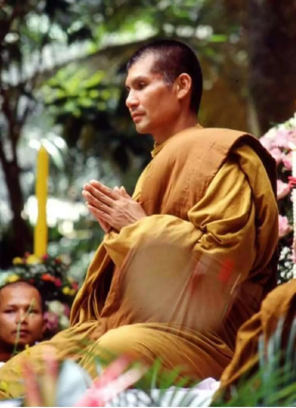 "พระพยอม" ชี้พระกราบ "อดีตพระยันตระ" ไม่ถึงขั้นปาราชิกแต่เสียจารีตพระ