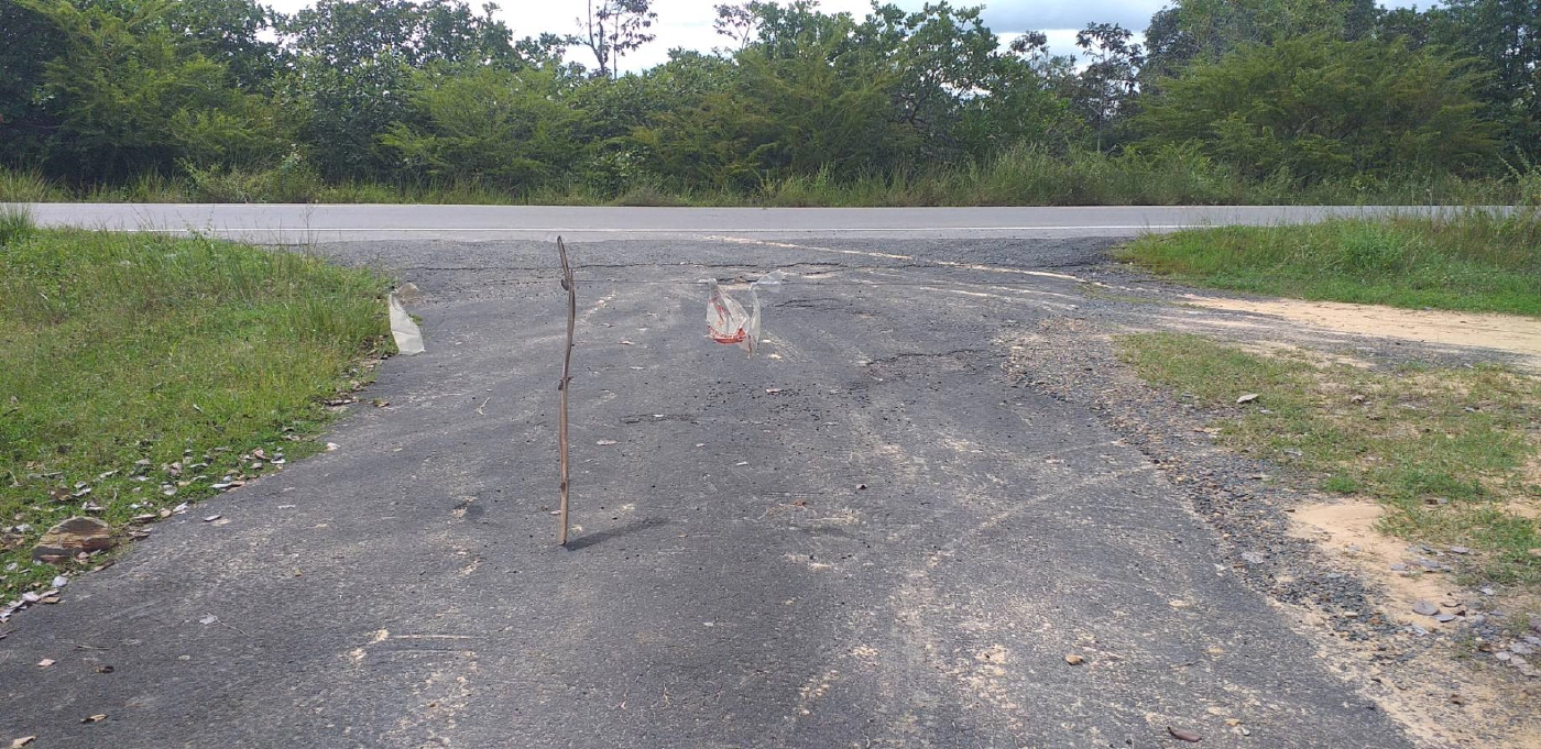 มือมืดล้อมลวดไฟฟ้าปิดทางเข้าวัดอ้างเป็นเจ้าของกรรมสิทธิ์ที่ดิน