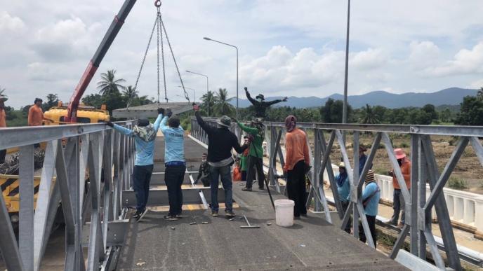 สะพานเบลีย์บริเวณทางข้ามแม่น้ำแม่วงก์ จ.กำแพงเพชร เสร็จสมบูรณ์