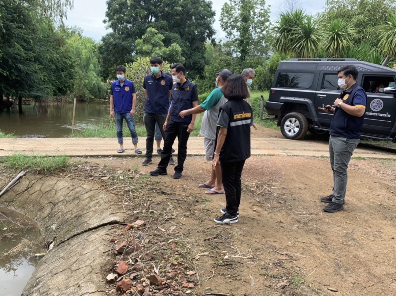 ผู้ว่าฯติดตามสถานการณ์น้ำในบ้านหมี่ หลังฝนตกต่อเนื่องหวั่นน้ำท่วมรอบสอง