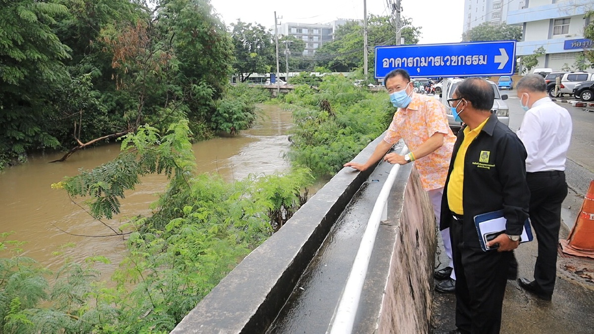ลำตะคองทะลักท่วมมิตรภาพ บายพาสจม ผู้ว่าเตือนคนเมืองรับมือ