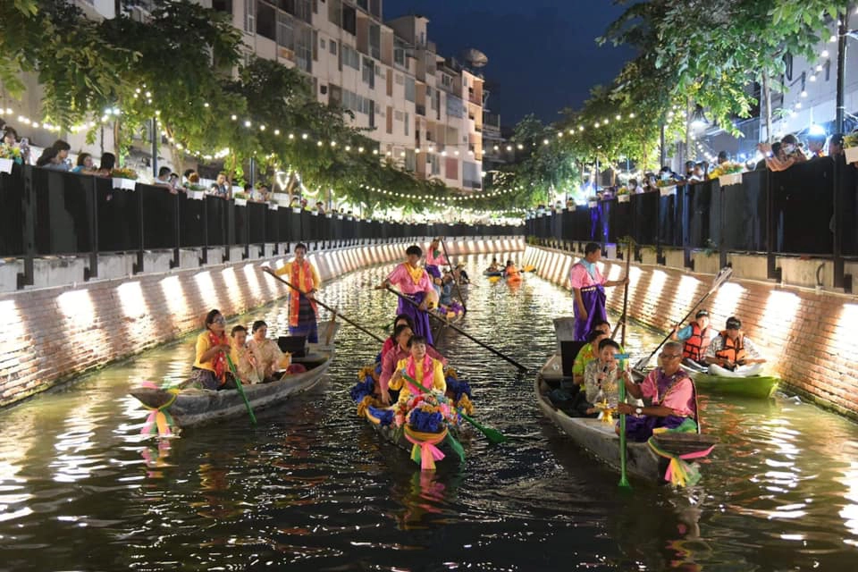 พายเรือคายัค คลองโอ่งอ่าง